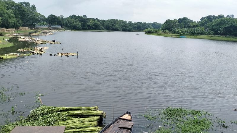 ফরিদপুর সদর উপজেলার চাঁদপুর ইউনিয়নের ধোপাডাঙ্গা বাঁওড়